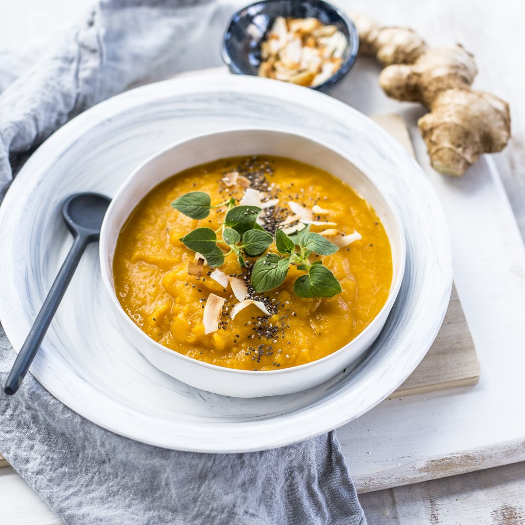 Healthy Meal Ideas for Lazy Foodies: Pumpkin + Ginger Soup via @fitfoodibelog